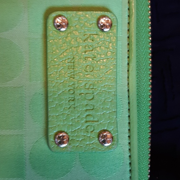Large Kate Spade Green Zip Around Wallet. - Picture 7 of 8
